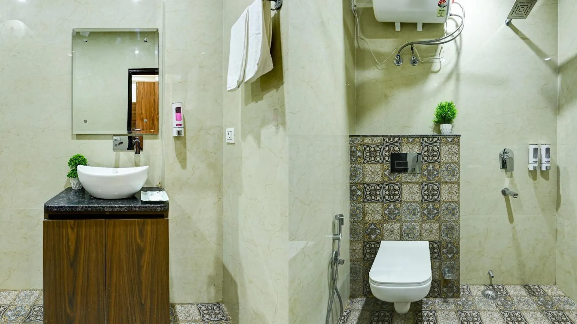 *** Hotel Nexhub Stay - Unitech Cyber Park Gurgaon India