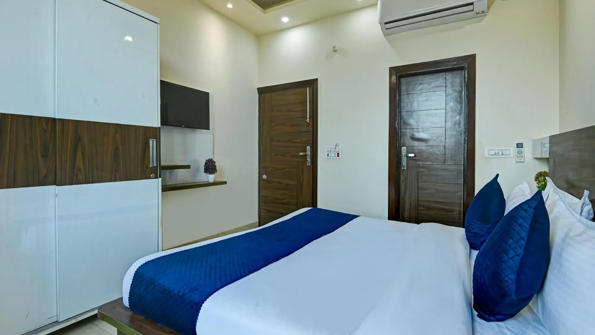 Nexhub Stay - Unitech Cyber Park Gurgaon 3*,