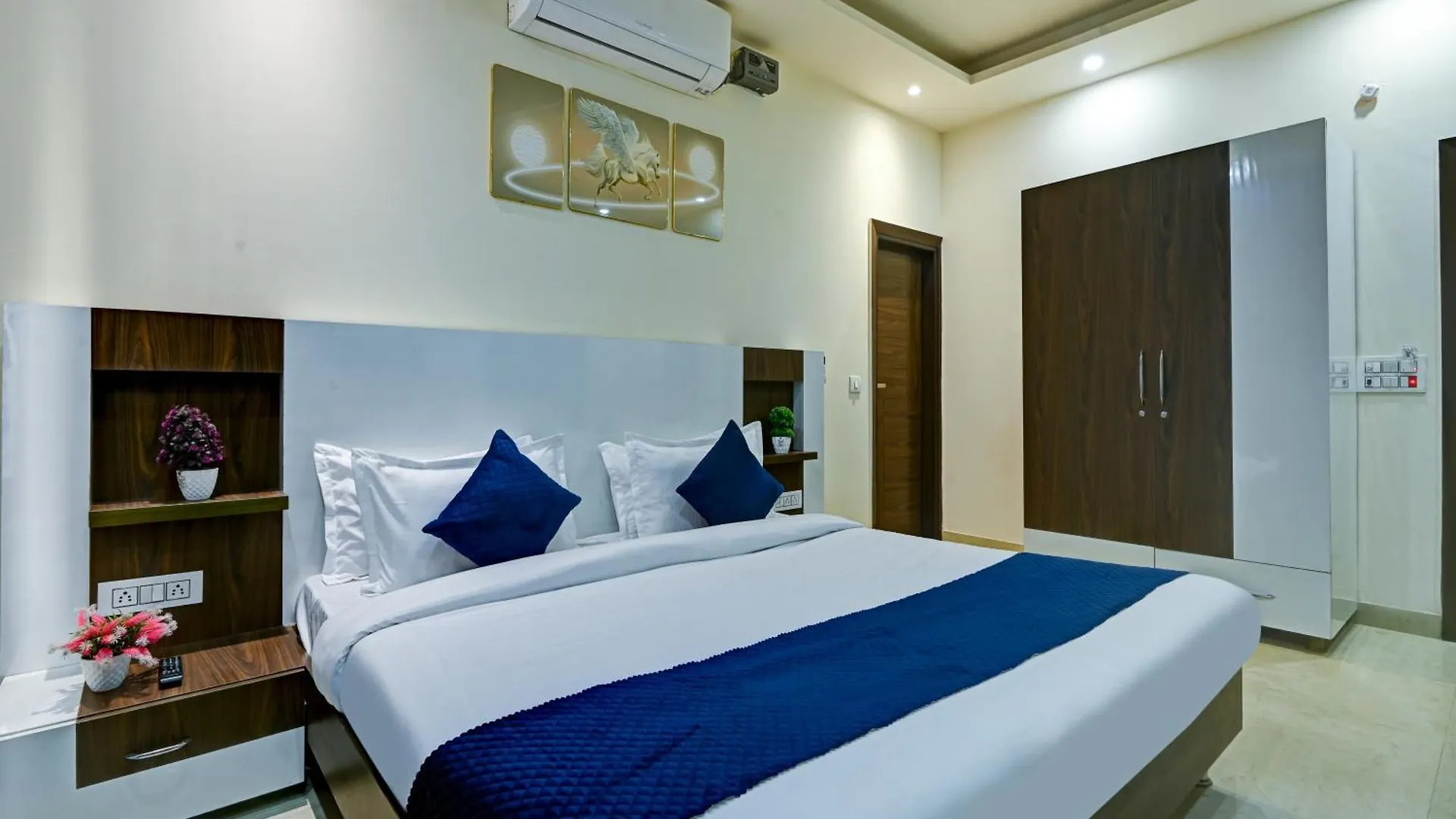Nexhub Stay - Unitech Cyber Park Gurgaon Hotel